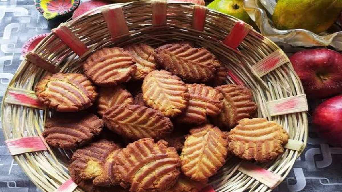 Chhath Puja 2023 Special : बिहार की पारंपरिक डिश ‘ठेकुआ’ के बिना अधूरी है छठ पूजा, इस विधि से घर पर बनाएं ठेकुआ ..