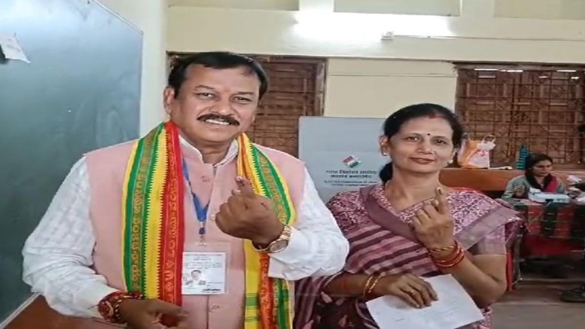 Chhattisgarh elections Phase 2 Voting: सांसद विजय बघेल ने किया मतदान, बोले- बनेगी पूर्ण बहुमत की सरकार