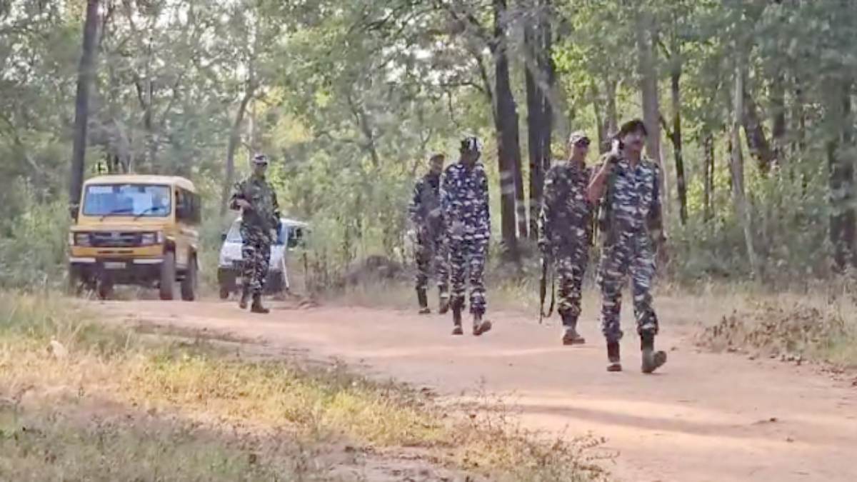 CG election 2023 : नक्सलियों की कायराना करतूत, आईईडी ब्लास्ट की चपेट में आने से एक जवान शहीद