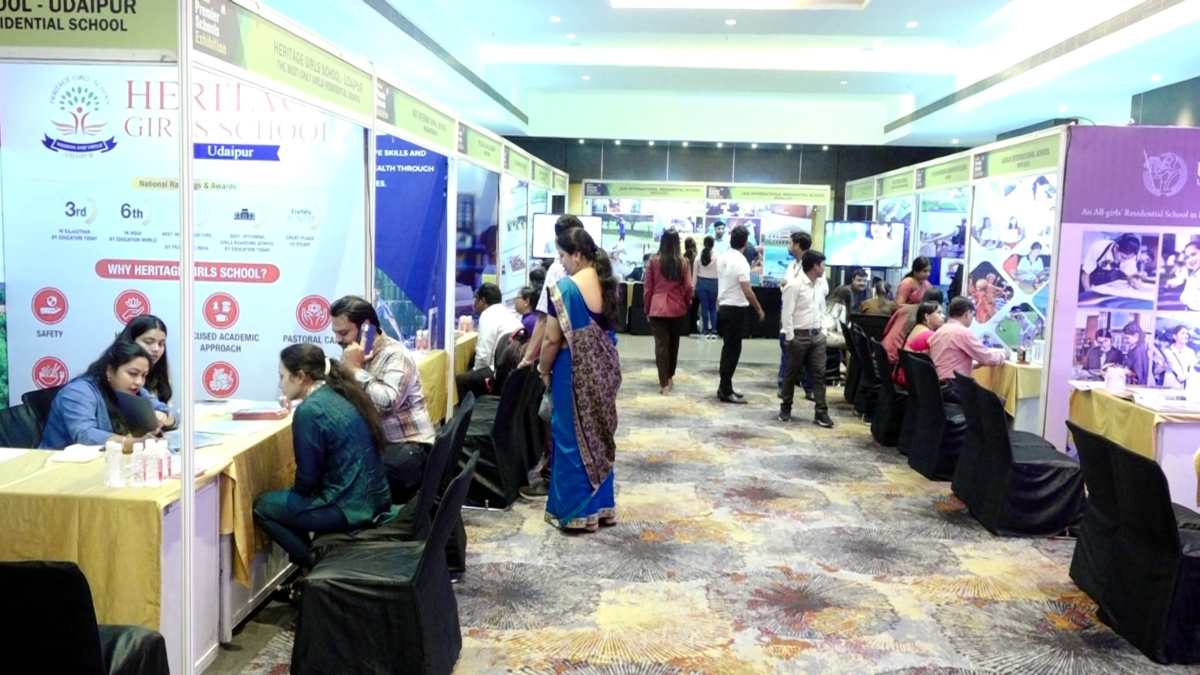 रायपुर में लगाया गया प्रीमियम स्कूल एग्जीबिशन, बड़ी संख्या में शामिल हुए पेरेंट्स, एक ही छत के नीचे मिली स्कूल की पूरी जानकारी