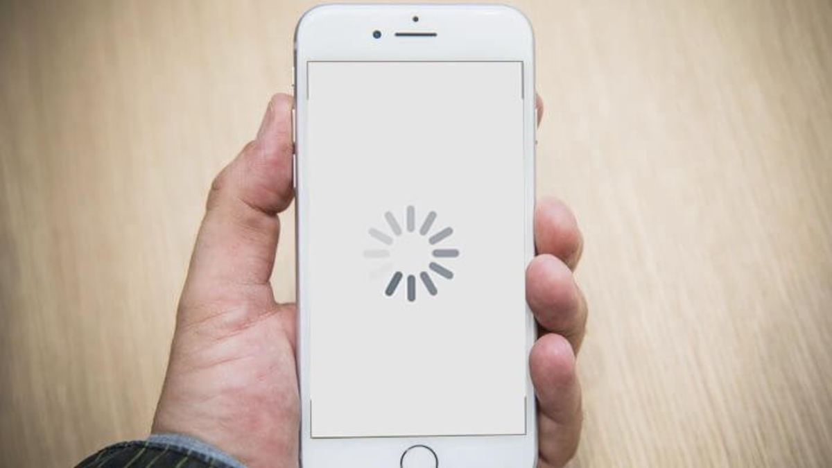 Smartphone running slow: अगर पुराना स्मार्टफोन पड़ गया है धीमा, तो अपनाएं ये 4 ट्रिक्स, बढ़ जाएगी मोबाइल की स्पीड