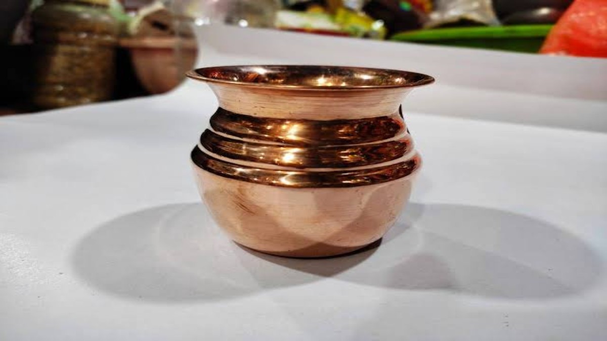 Vastu Tips : तांबे का लोटा चमका सकता है आपकी किस्मत! रातोंरात बनेंगे सारे बिगड़े काम …