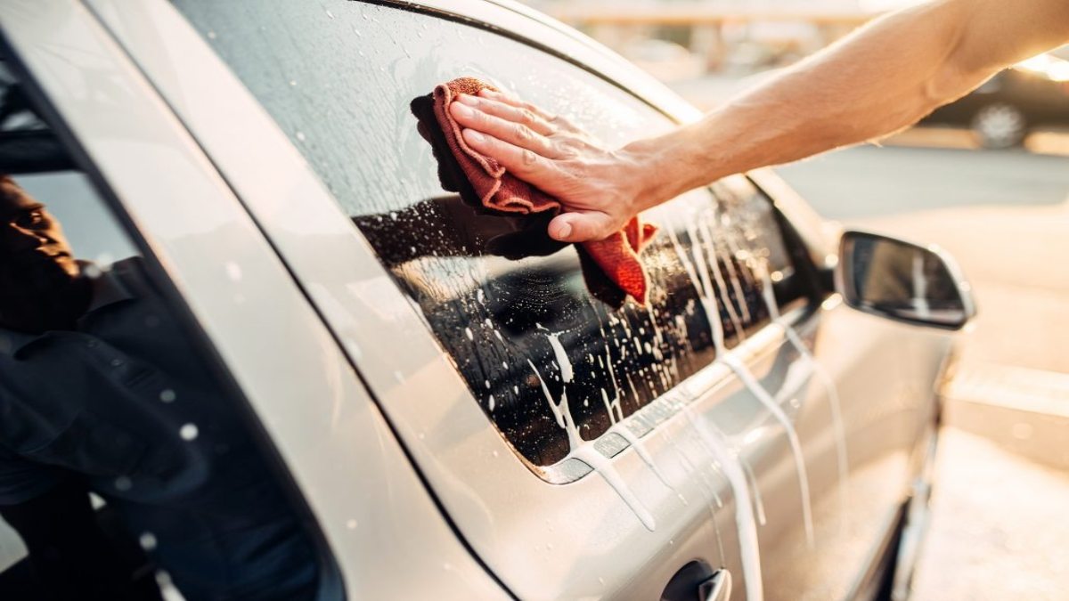CAR CARING TIPS : कार चमकेगी सालो-साल, इन आसान टिप्स को अपनाकर गाड़ी को रखें नए जैसी