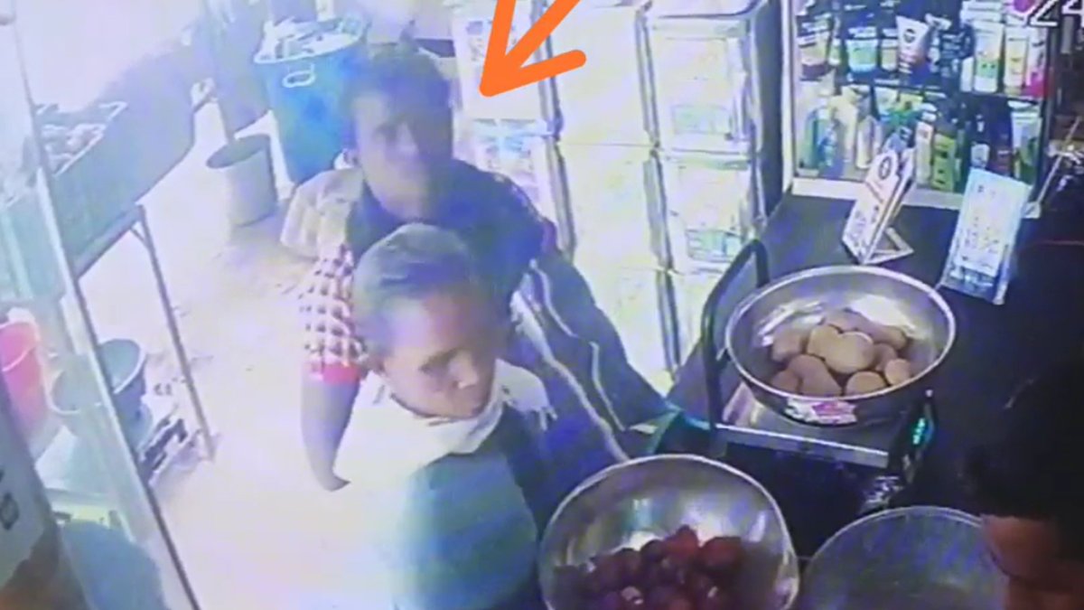 CG CRIME NEWS : किराना दुकान गई महिला के झोले से युवक ने पार किया हजारों रुपये, CCTV फुटेज में कैद हुआ शख्स, देखिए VIDEO