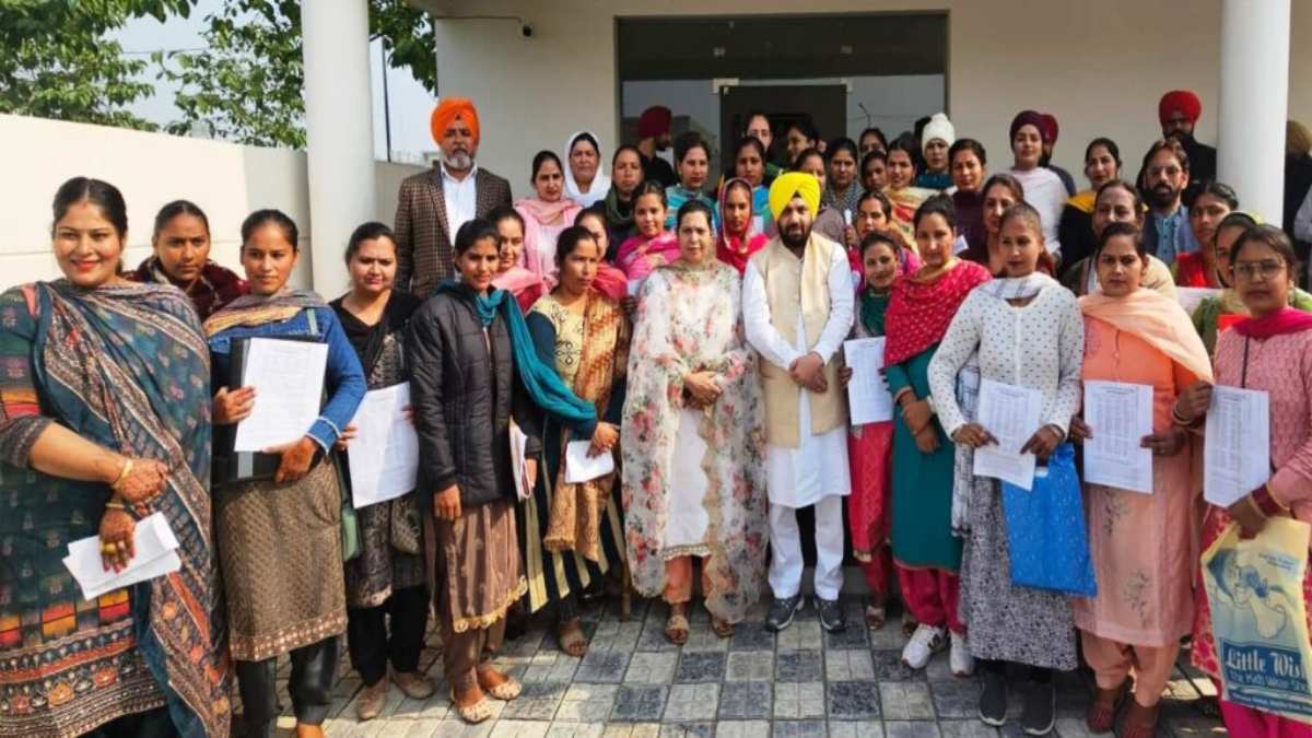 Punjab News : मंत्री हरभजन सिंह ईटीओ ने 33 आंगनबाड़ी कार्यकर्ताओं और हैल्परों को दिया नियुक्ति पत्र