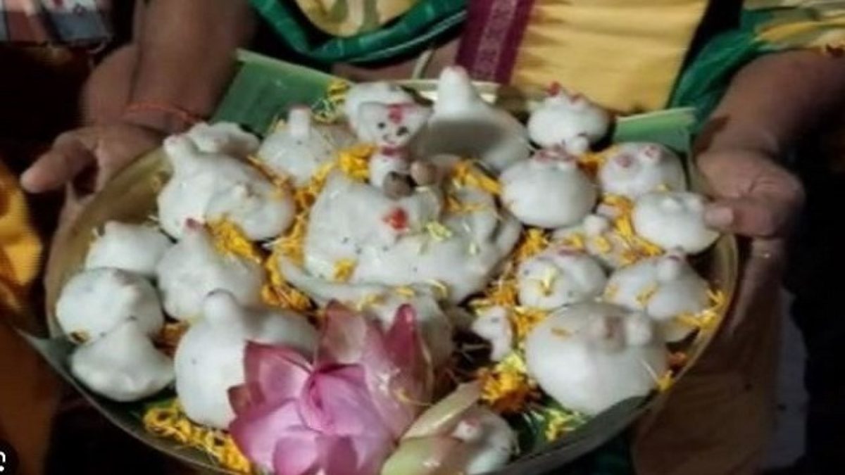Odisha News : धबलेश्वर मंदिर में भगवान शिव को चढ़ाया गया प्रसिद्ध ‘गज भोग’ और ‘तरण’