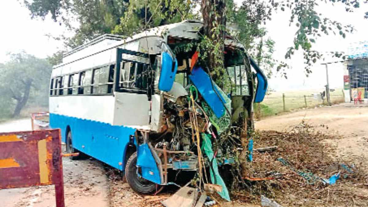 Punjab News : डेरा ब्यास जा रही बस हादसाग्रस्त, 14 श्रद्धालु हुए घायल …