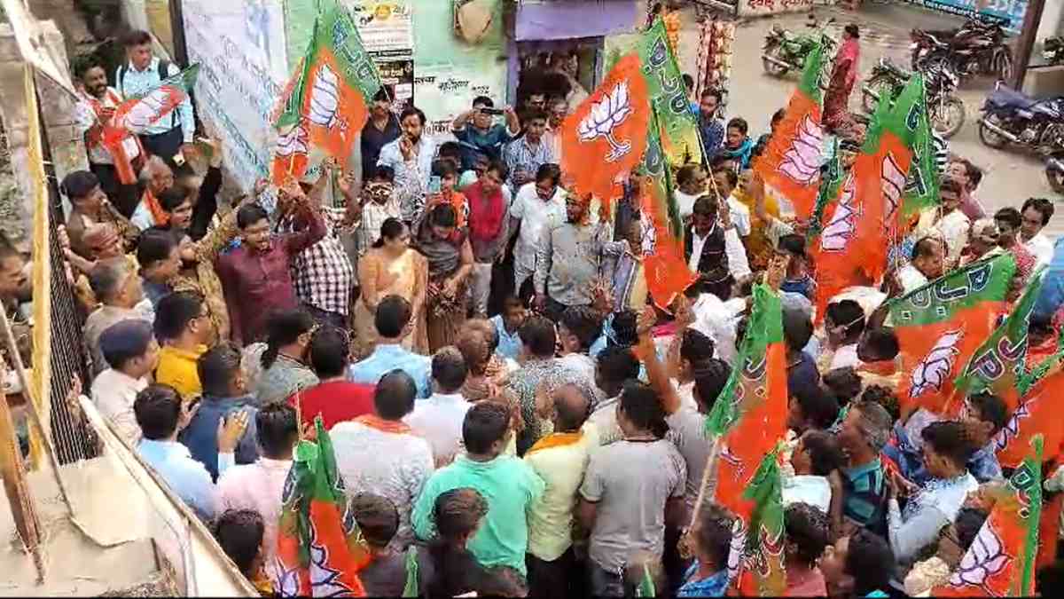 भाजपा ने घेरा सामुदायिक स्वास्थ्य केन्द्र, कहा- हमेशाा अनुपस्थित रहते हैं डॉक्टर, मरीजों को गुमराह कर इलाज के लिए ले जाते हैं निजी अस्पताल