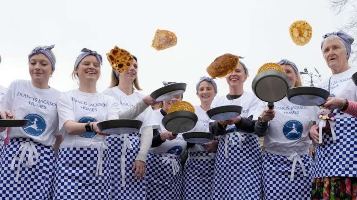 Pancake Day : यहां पैनकेक को बनाकर प्लेट में परोसने की बजाय रखते हैं अपने सिर पर, जानिए क्या है वजह…