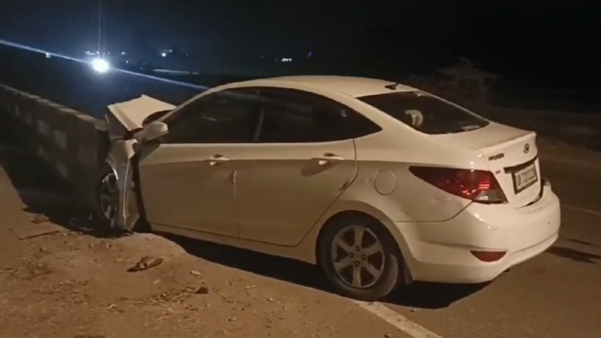 MP Road Accident: छत्तीसगढ़ से प्रयागराज जा रहा परिवार सड़क हादसे का शिकार, 4 घायल, अनूपपुर में बाइक सवार की मौत, दमोह में बस पलटने से यात्री घायल