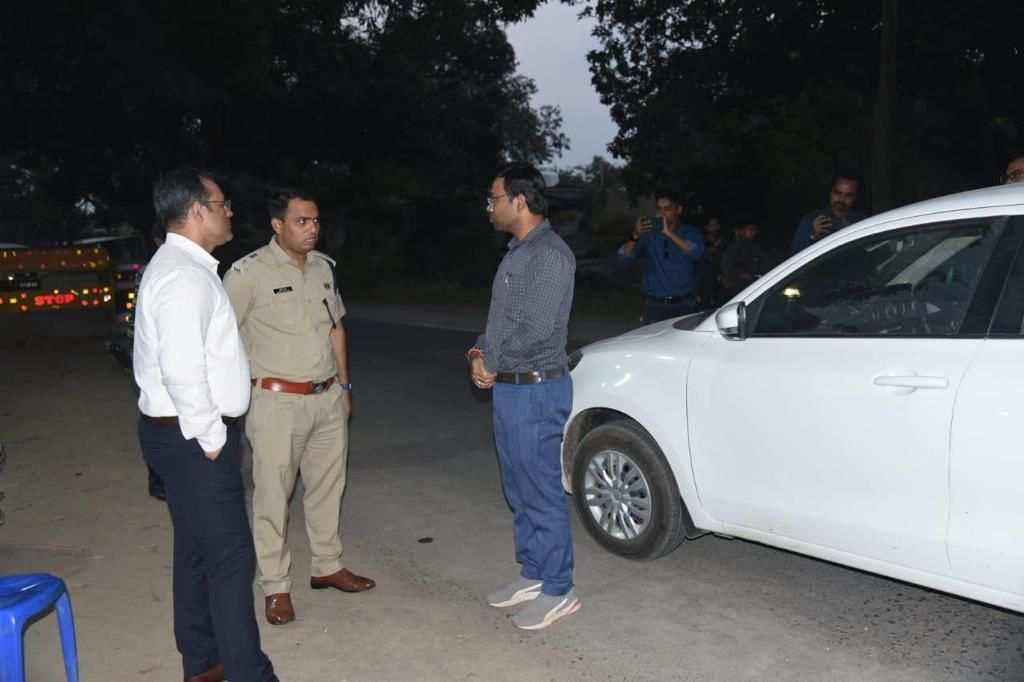 CG NEWS : निर्वाचन कार्य में लापरवाही, दो पुलिसकर्मी सस्पेंड
