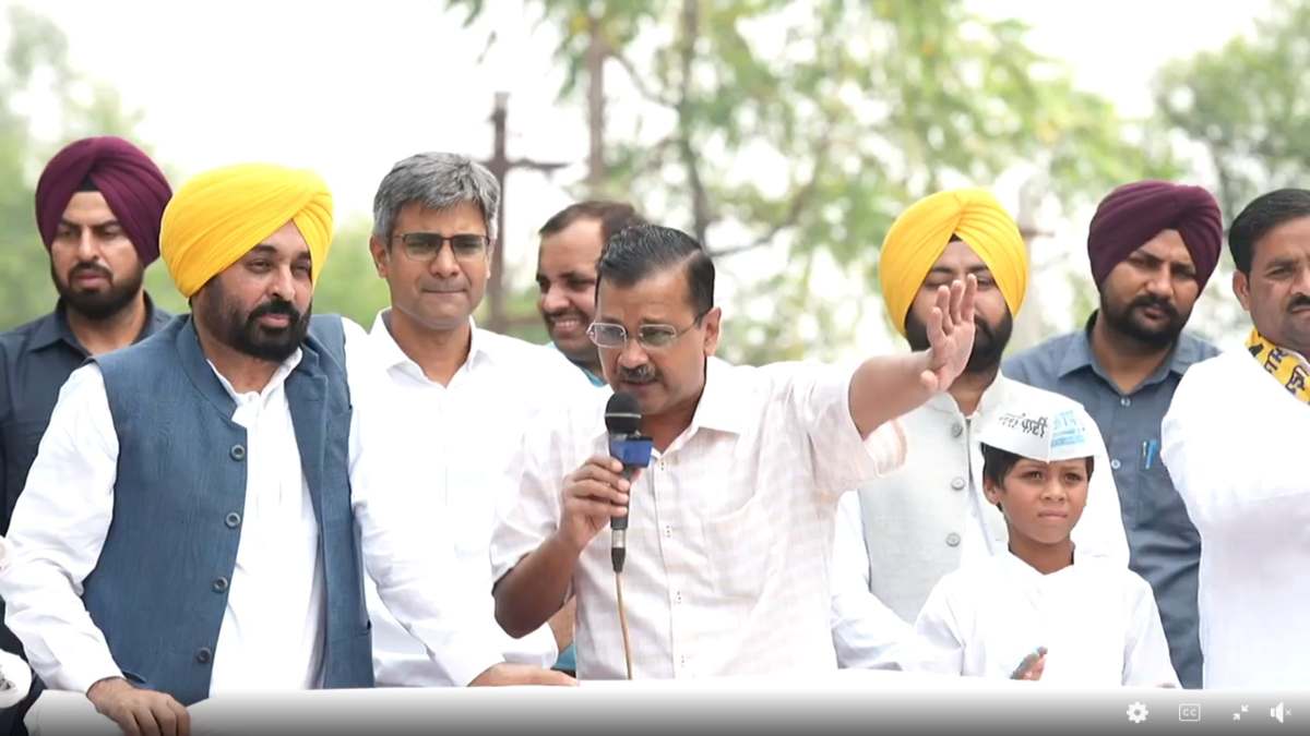 CG Election 2023: ‘आप’ ने झोंकी ताकत, केजरीवाल और मान बिलासपुर में कर रहे है रोड शो, केजरीवाल बोले- हमारा काम बोलता है, एक मौका हमे दीजिए, यहां देखें लाइव
