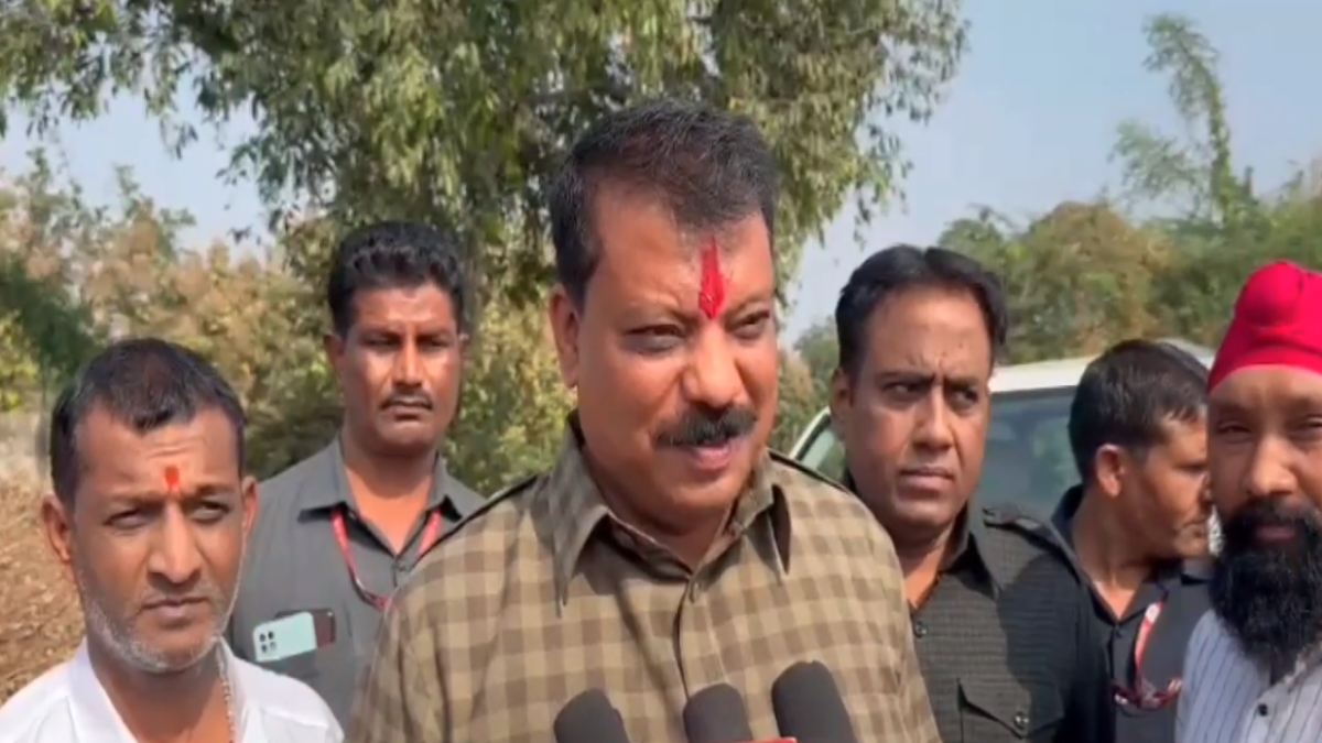 पूर्व कैबिनेट मंत्री उमंग सिंघार ने नित्यानंद महादेव मंदिर में दर्शन के बाद किया मतदान, बताया MP में इतनी सीट जीत रही कांग्रेस