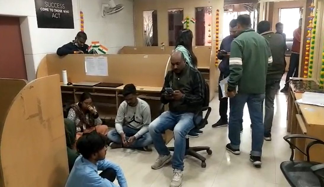 मनी कंट्रोलिंग कंपनी में छापाः महाराष्ट्र पुलिस की बड़ी कार्रवाई, इंवेस्टमेंट के नाम पर लाखों की ठगी का मामला