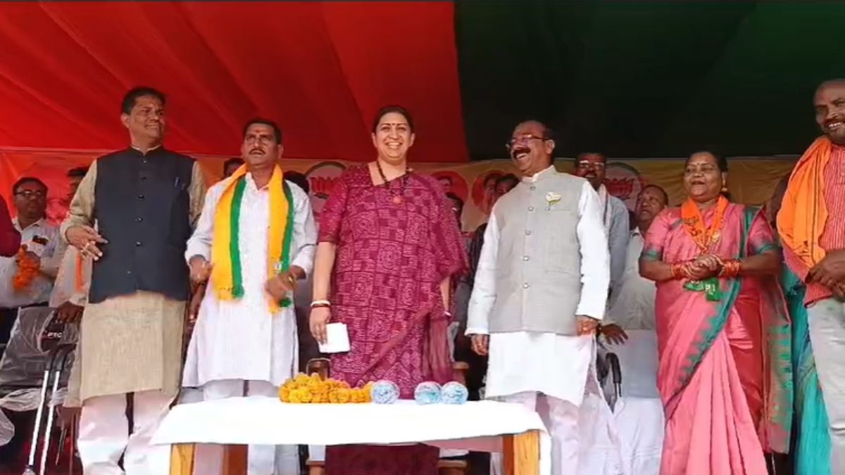 लोरमी में कांग्रेस पर बरसीं स्मृति इरानी : मोदी की गारंटी को दोहराया, कहा- प्रदेश में इस बार भाजपा की सरकार के साथ खुशहाली आने वाली है…