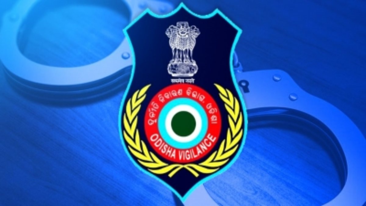 बोइपरिगुड़ा आईआईसी के सरकारी क्वॉर्टर से मिले लाखों रुपये नगद, विजिलेंस टीम की हिरासत में सत्पथी