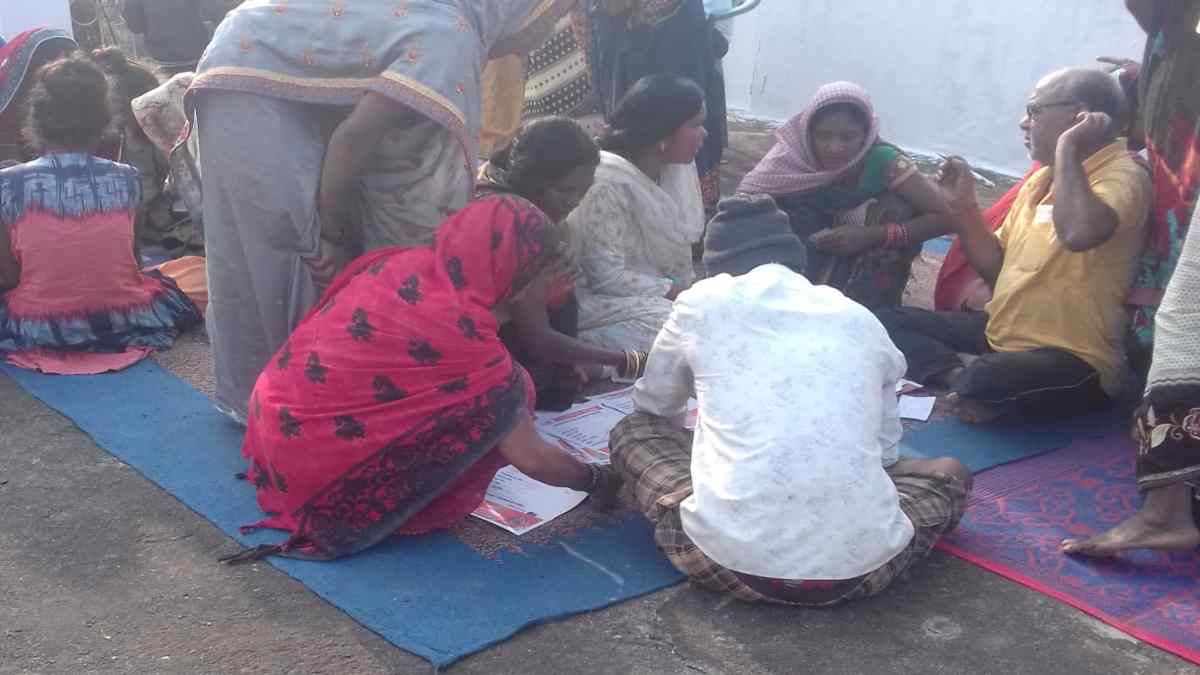 चुनाव प्रचार के दौरान महतारी वंदन योजना का फॉर्म भरवाने का आरोप, भाजपा के खिलाफ हुई शिकायत