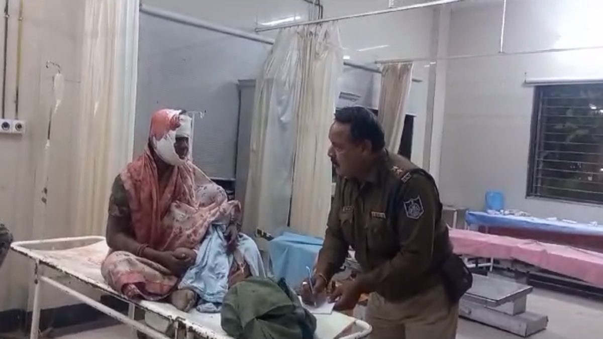 बदमाशों ने महिला को डंडों से पीटा, गंभीर अवस्था में अस्पताल में भर्ती, केस दर्ज