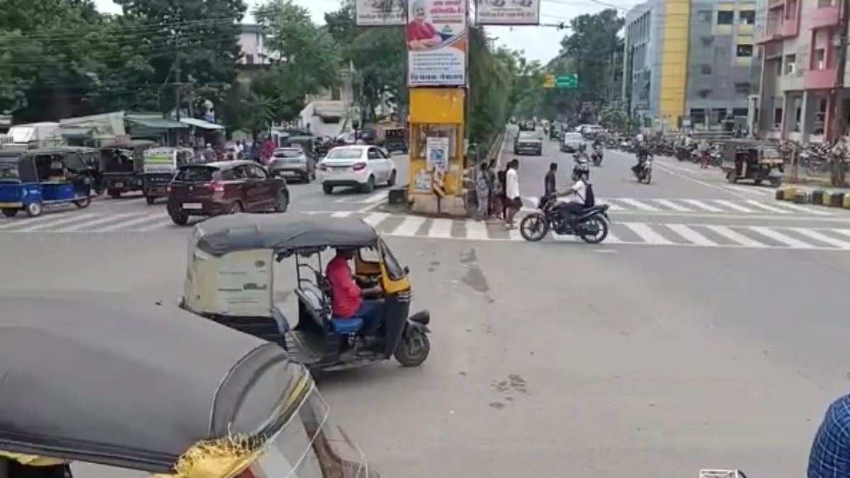 न्यायधानी में ट्रैफिक नियमों की उड़ी धज्जियां, एक दिन में 1 लाख 23 हजार लोगों ने तोड़े ट्रैफिक रूल्स, ई-चालान पहुंचाना यातायात पुलिस की बड़ी समस्या