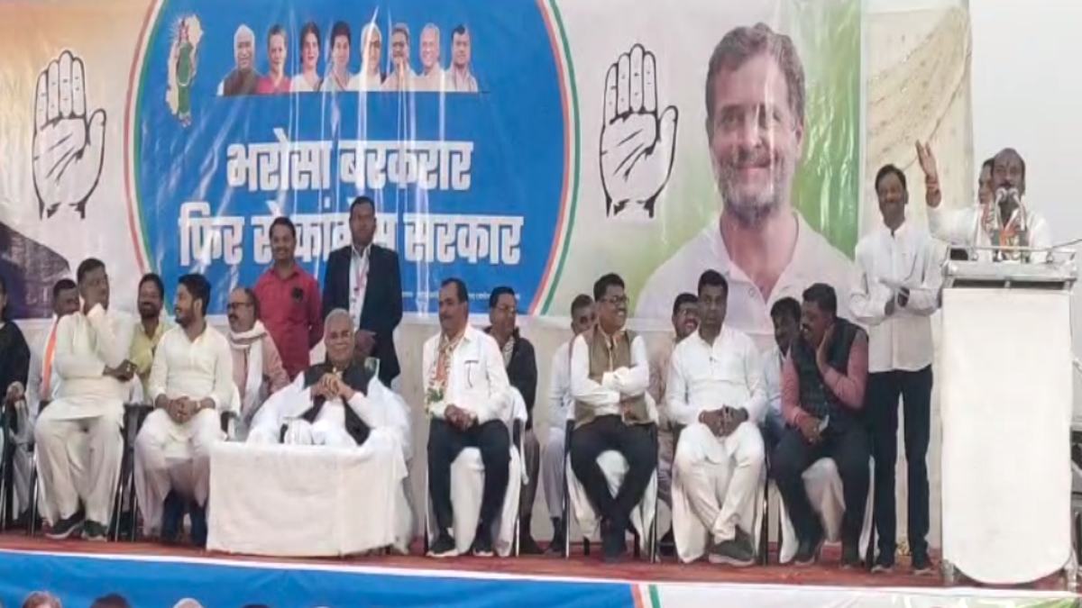 CG चुनाव में अनोखा अंदाज: कांग्रेस प्रत्याशी गुलाब कमरों ने केंद्रीय राज्य मंत्री रेणुका सिंह के लिए गाया गाना, बोले- ‘तुम तो ठहरे परदेसी साथ क्या निभाओगे’