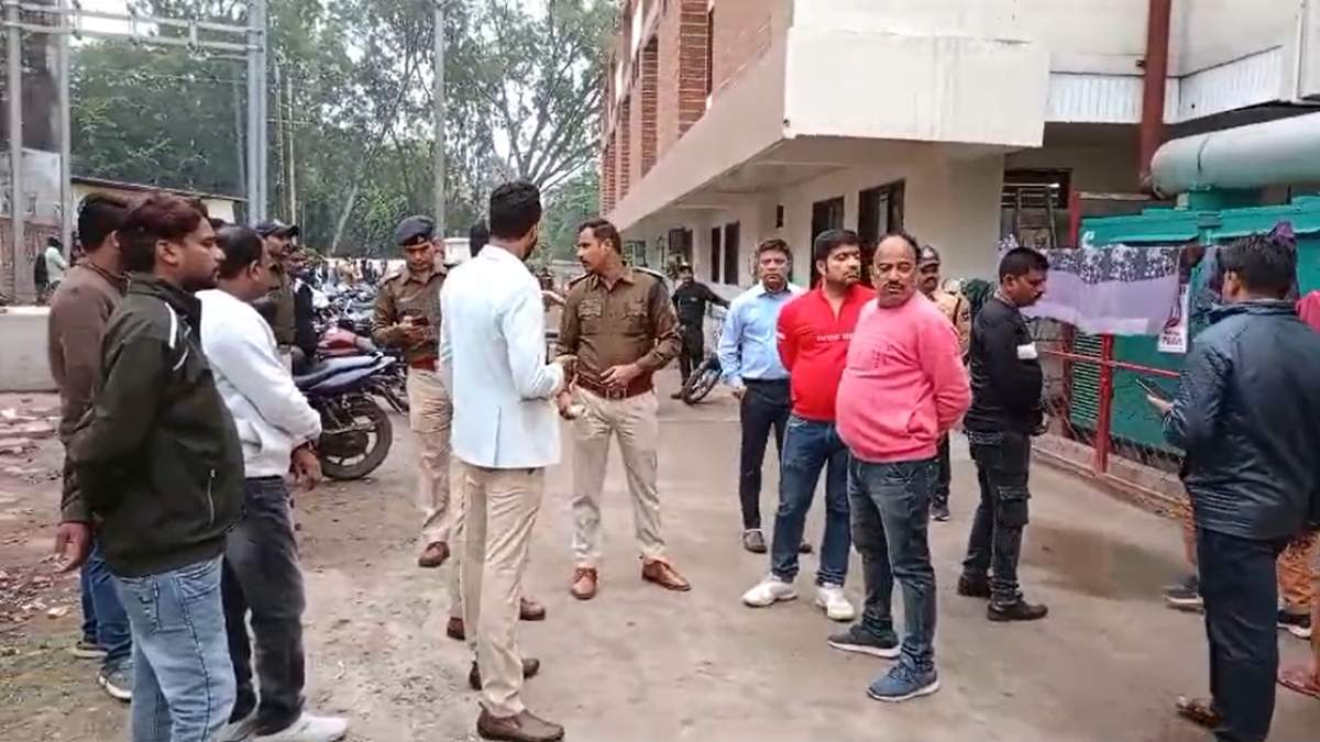 बड़ा हादसाः हॉस्पिटल में ऑक्सीजन सिलेंडर उतारते समय हुआ विस्फोट,एक मजदूर की मौत, एक घायल