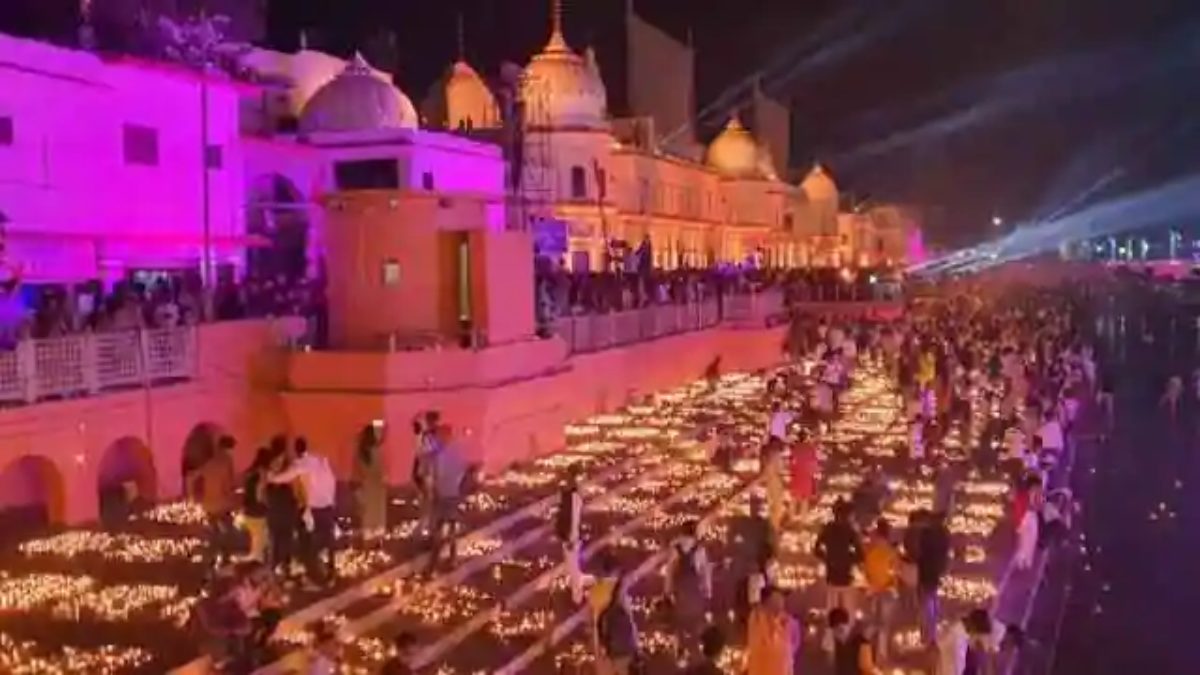 Ayodhya News : पर्यटन विभाग ने ‘होली अयोध्या’ एप के माध्यम से शुरू की दीयों की बुकिंग