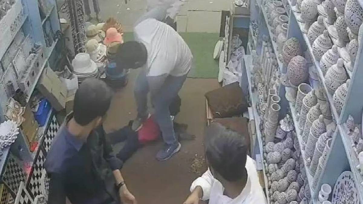 दुकान में रखे स्टूल पर बैठ गया सात साल का मासूम, दुकानदार ने दी तालिबानी सजा, पसलियों में हुआ फ्रैक्चर