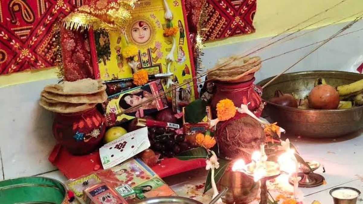 आज भूलकर भी ना करें करवा चौथ के कलश का विसर्जन, जान लीजिए कारण …