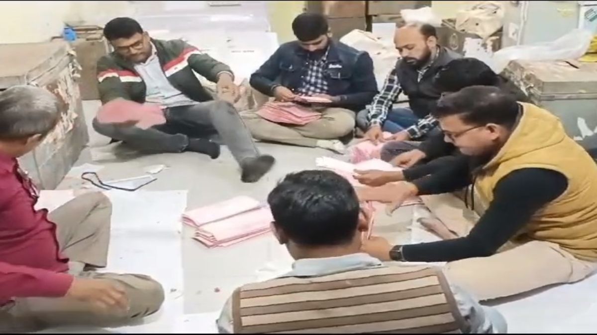 बालाघाट पोस्टल बैलेट से छेड़छाड़ का मामला: SDM और तहसीलदार के निलंबन से संतुष्ट नहीं कांग्रेस, कलेक्टर को हटाने की मांग, कल होगी बैठक