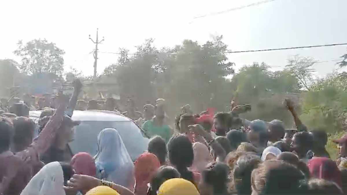 CG election 2023 : वोटरों ने किया चुनाव का बहिष्कार, मतदान दल को बनाया बंधक, गाड़ी में तोड़फोड़ भी की, देखें वीडियो…