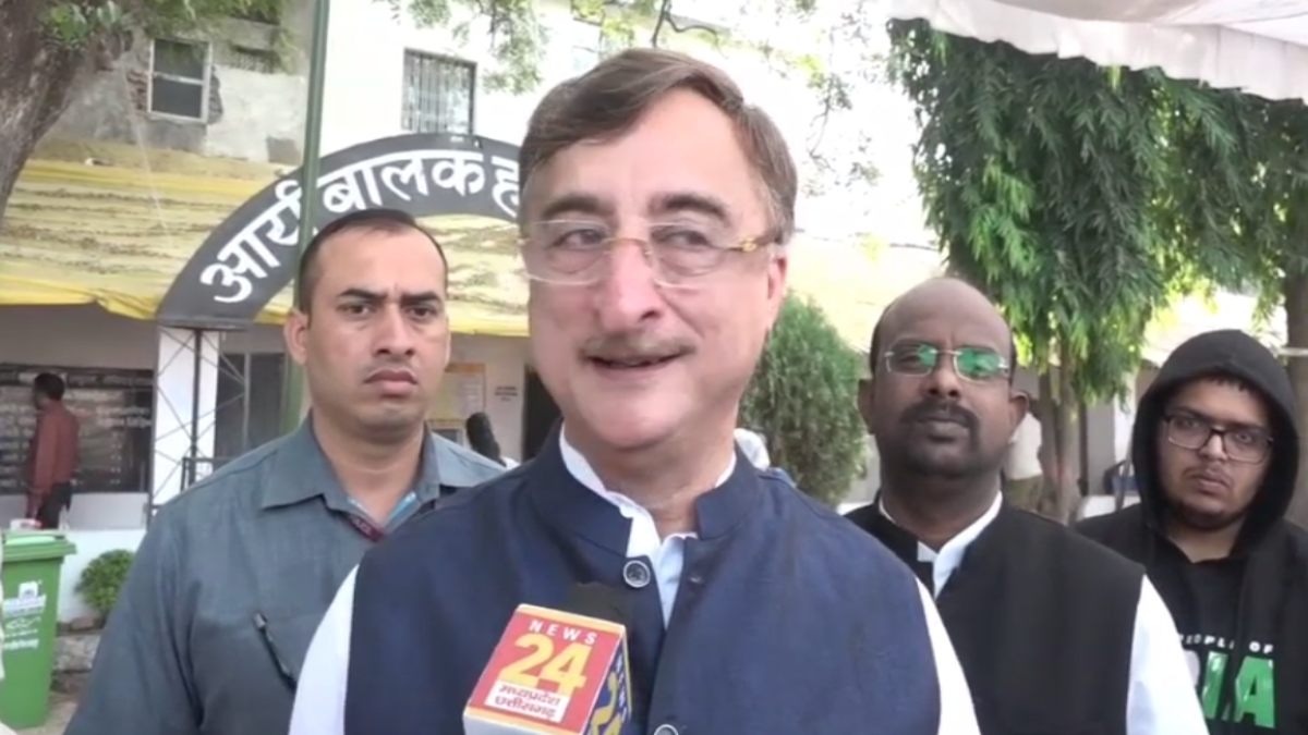राज्यसभा सांसद विवेक तन्खा ने किया मतदान, कहा- सरकार का काम लोगों की बेहतरी के लिए है, मंदिर-मस्जिद बनाना नहीं