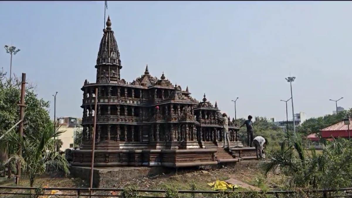 MP में भी अयोध्या राम मंदिर की प्रतिकृतिः इंदौर के दो युवाओं का पहला स्टार्ट-अप, वेस्ट मटेरियल से हुआ तैयार