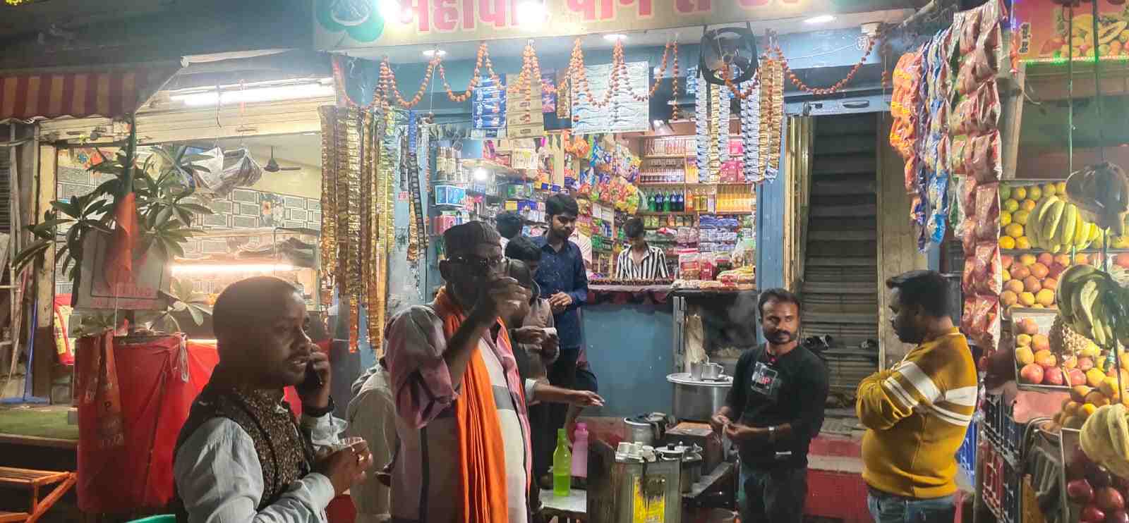 इस पान ठेले में राजनीति की बात करना मना है : चुनावी विश्लेषण से परेशान दुकानदार ने लगाया पोस्टर, लिखा – 3 दिसंबर का इंतजार करें…
