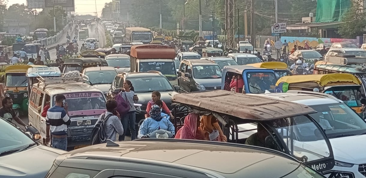 इंदौर में ट्रैफिक व्यवस्था अस्त व्यस्त, पुलिस मस्त: ITMS से 28 दिन में बने 21 हजार चालान, सड़कों पर कार्रवाई शून्य