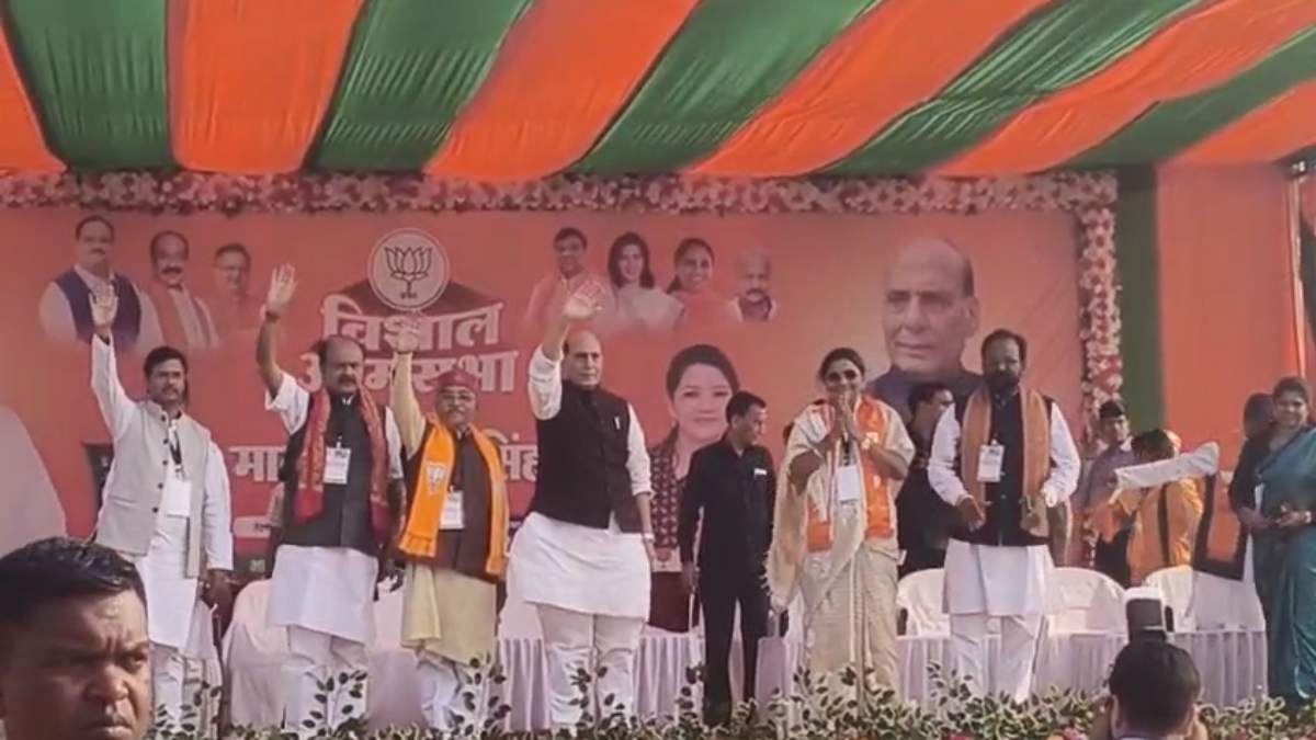 रक्षा मंत्री राजनाथ सिंह ने चुनावी सभा में दिया बड़ा बयान, कहा- हमारी सरकार बनेगी तो देखते हैं कौन कराएगा धर्मांतरण …