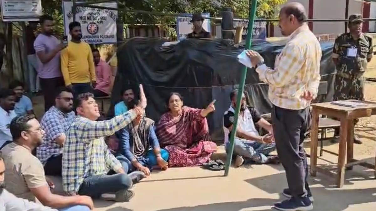मतगणना के पूर्व चुनावी घमासान, स्ट्रांग रूम के सामने धरने पर बैठीं भाजपा प्रत्याशी…