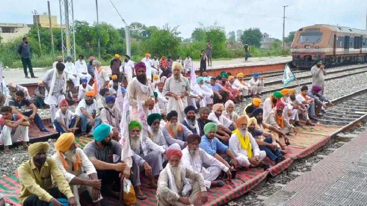 Farmers Strike in Jalandhar: गन्ना किसानों का धरना चौथे दिन भी जारी, रेलवे ट्रैक रोके…