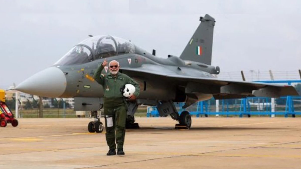 मोदी ने स्वदेशी लड़ाकू विमान ‘तेजस’ में भरी उड़ान, कहा- आत्मनिर्भरता में हम विश्व में किसी से कम नहीं…