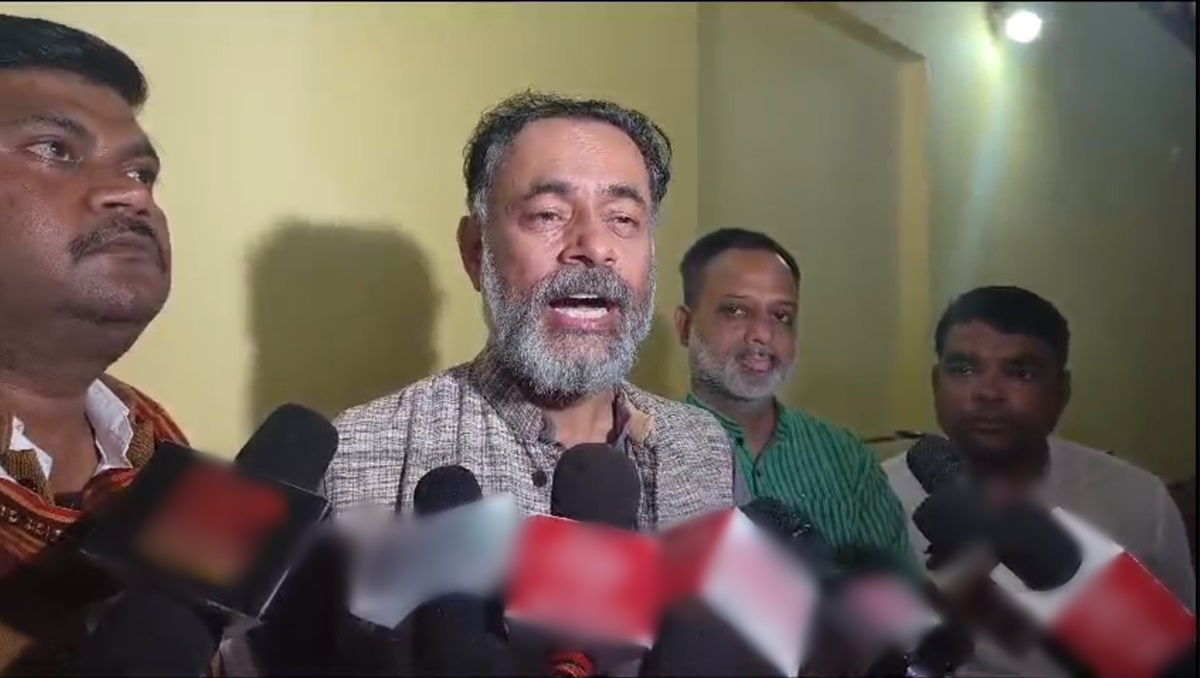 BJP प्रत्याशी को घेरने संयुक्त किसान मोर्चा ने किया कांग्रेस का समर्थन, योगेंद्र यादव ने कहा-  बेटे के करोड़ों रुपए लेनदेन वाली वीडियो के बाद भी… 