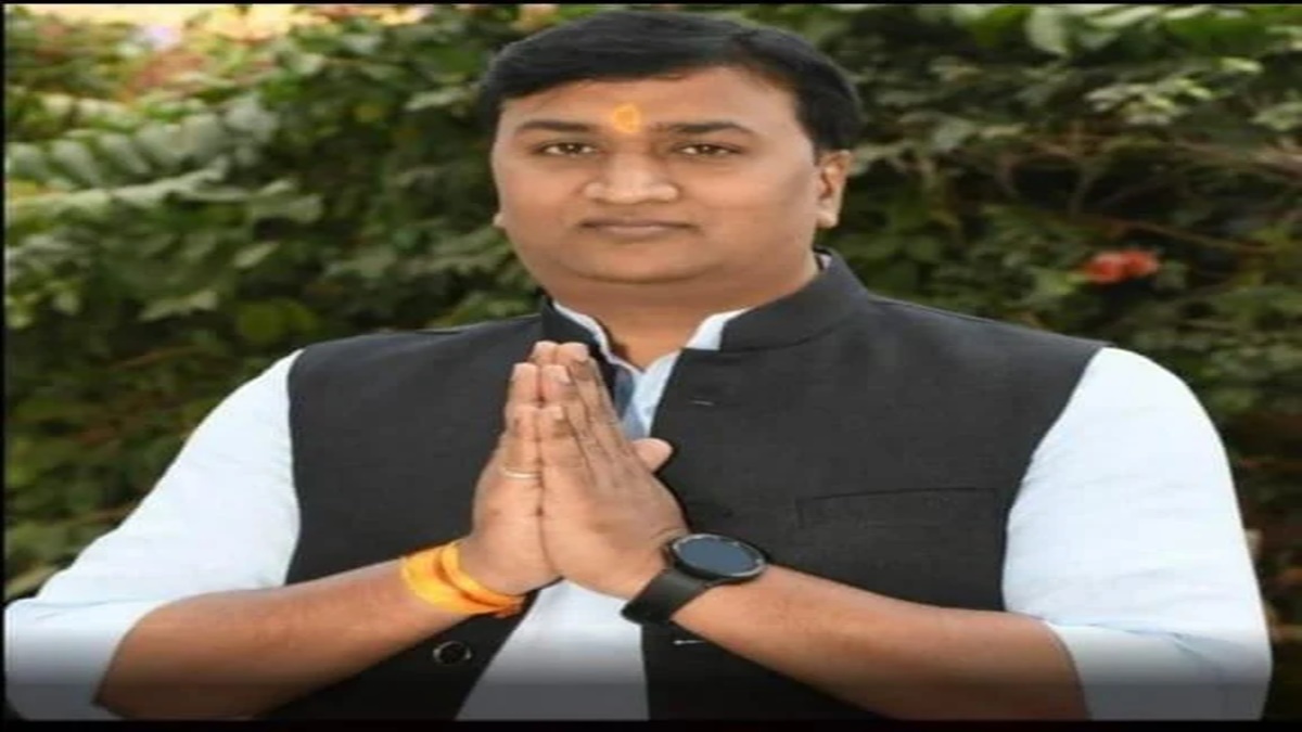 मुश्किल में माननीय! पूर्व CM उमा भारती के भतीजे का नामांकन होल्ड, गलत जानकारी देने पर इन दो पर भी आज होगा फैसला  