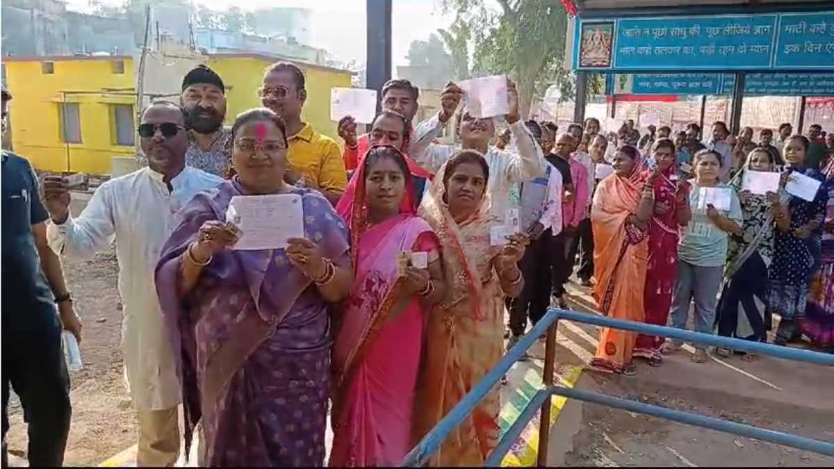 Chhattisgarh elections Phase 2 Voting : दूसरे चरण के 70 विधानसभा सीटों में मतदान शुरू, पोलिंग बूथ के बाहर लगी लंबी लाइन, 958 उम्मीदवारों की किस्मत EVM में होगी कैद