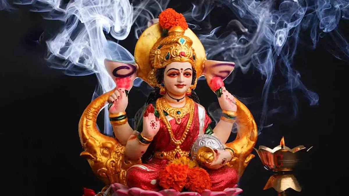 Diwali Special: दिवाली पर भूलकर भी न करें ये गलतियां, मां लक्ष्मी हो सकती है नाराज