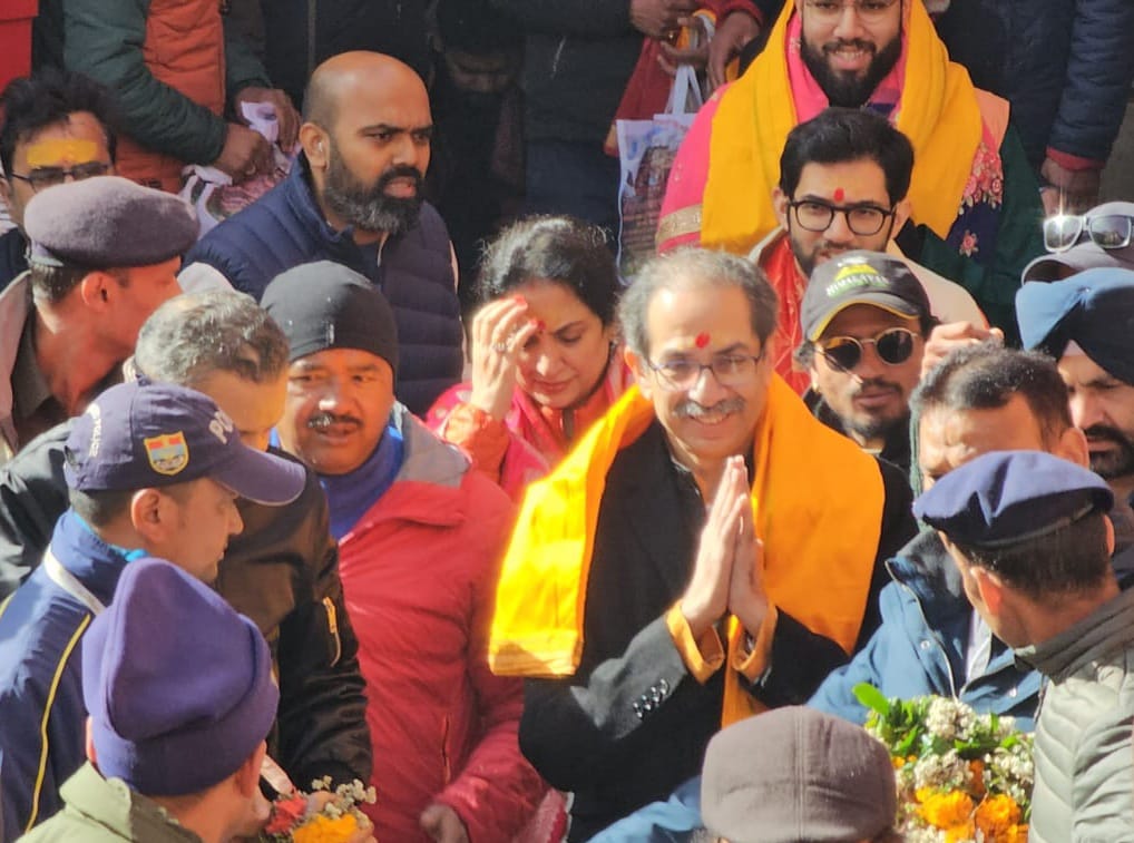 महाराष्ट्र के पूर्व CM उद्धव ठाकरे ने की भगवान बदरी विशाल के दर्शन, मंदिर समिति ने किया स्वागत