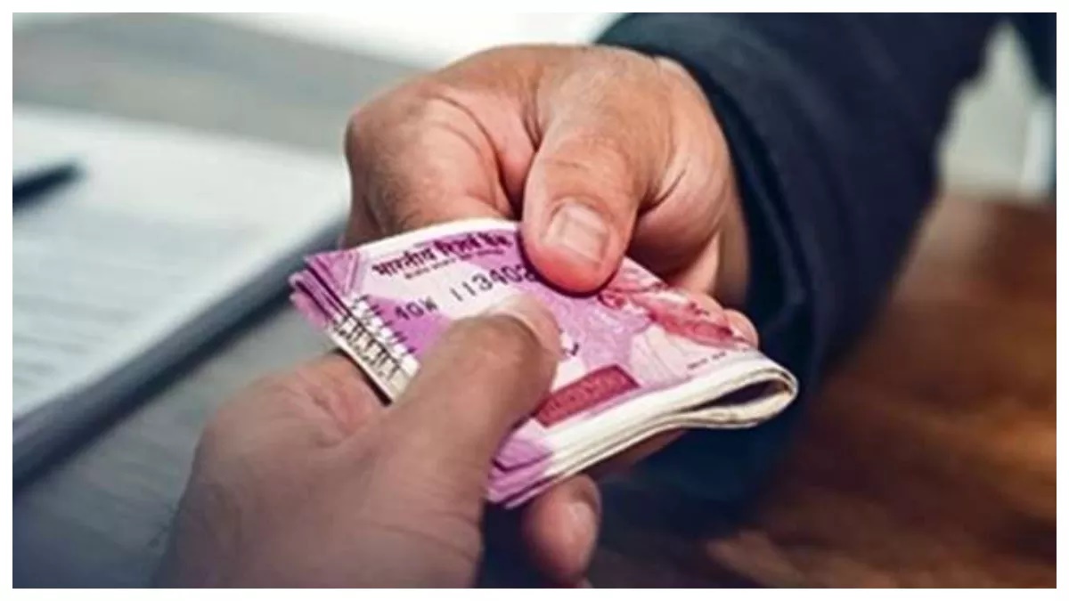 Uttarakhand: थाने में तैनात सिपाही रिश्वत लेते रंगे हाथ गिरफ्तार, विजिलेंस टीम की बड़ी कार्रवाई 