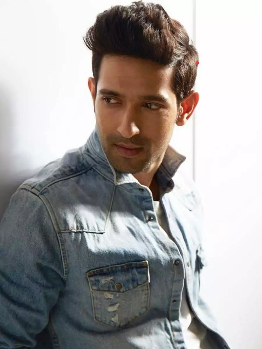 HBD Vikrant Massey : 12वीं फेल से चर्चा में आए विक्रांत मैसी, टीवी शो बालिका वधू से की थी एक्टिंग की शुरुआत …