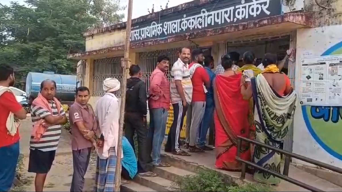 Chhattisgarh Phase first Voting: मताधिकार का प्रयोग करने में प्रत्याशी रहे आगे, मतदाताओं से की मतदान की अपील, देखिए तस्वीरों में एक झलक…