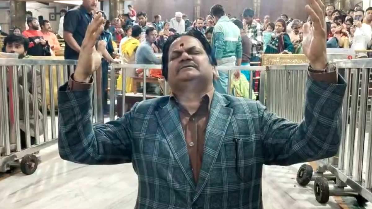 महाकाल के दर पहुंचे अभिनेता अखिलेन्द्र मिश्रा: भगवान महाकालेश्वर के किए दर्शन, नंदीहाल से बाबा को सुनाया शिव तांडव स्त्रोत