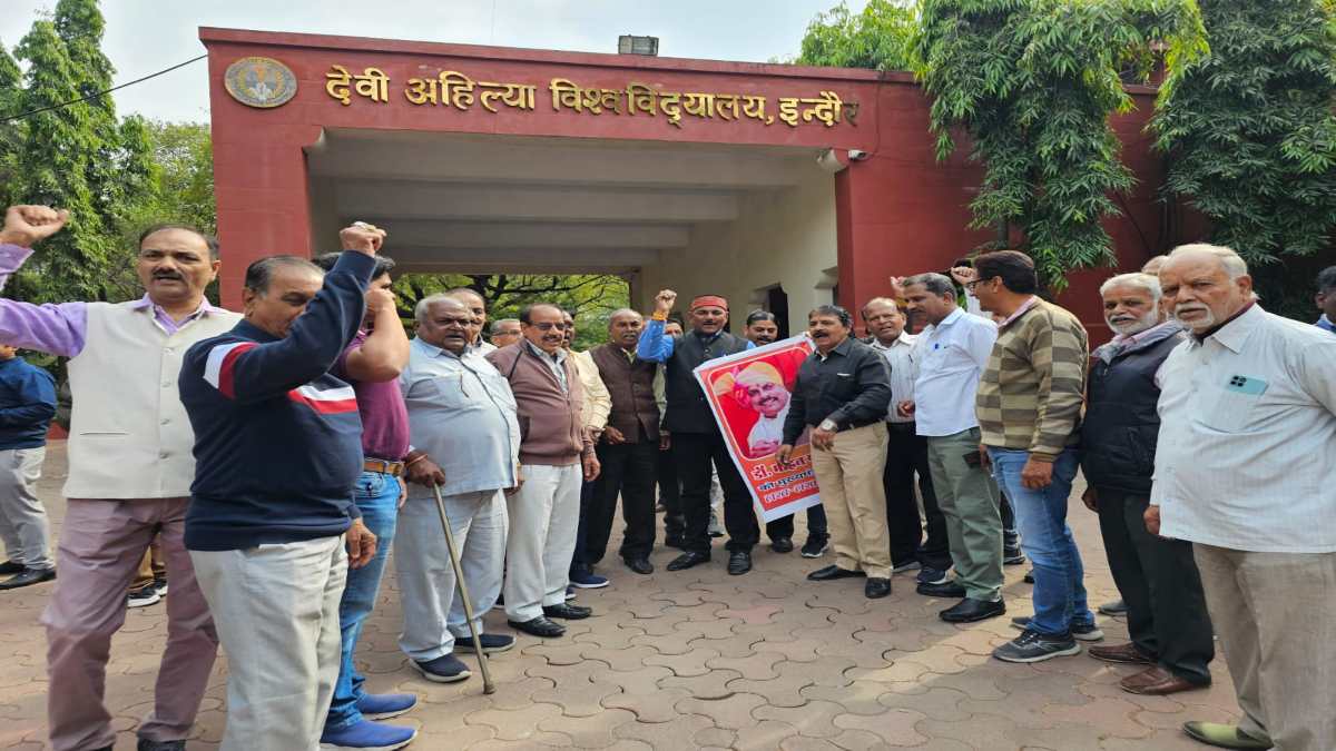 अब नहीं पड़ेगी धरना प्रदर्शन की जरूरत! मोहन के मुख्यमंत्री बनने पर उच्च शिक्षा विभाग के कर्मचारियों में खुशी, सातवां वेतन, पेंशन जैसी मांगे जल्द पूरी होने बढ़ी संभावनाएं