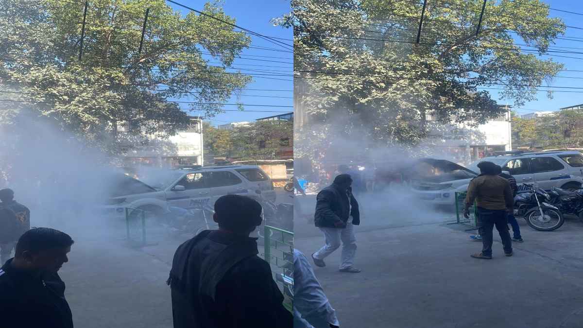 अस्पताल के बाहर खड़ी PCR वाहन में लगी आग, मची अफरा-तफरी, घटना सीसीटीवी में कैद