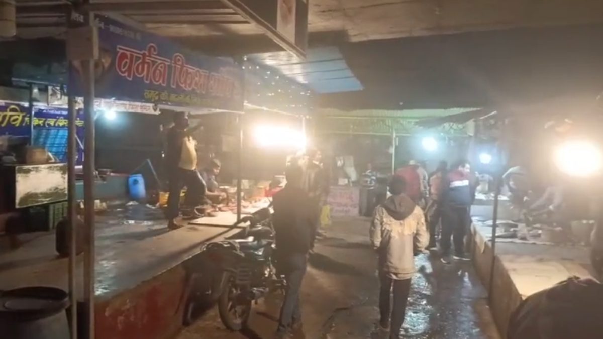 तीर्थनगरी में खुले में मांस बेचने पर कार्रवाई: 6 दुकानों के टप हटाएं, 50 से अधिक दुकानदारों को दी समझाइश